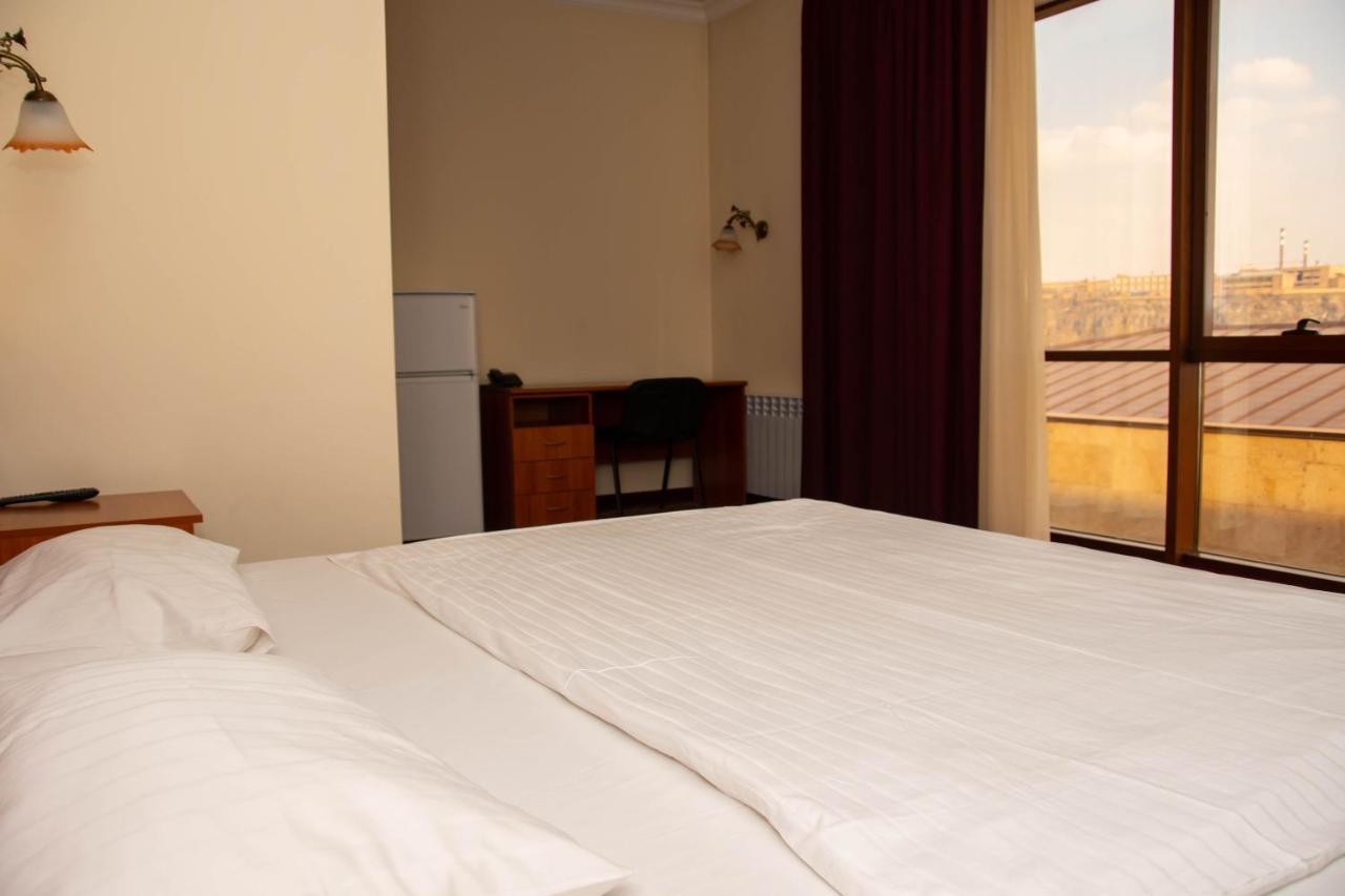 Olympavan Hotel Jerevan Eksteriør bilde