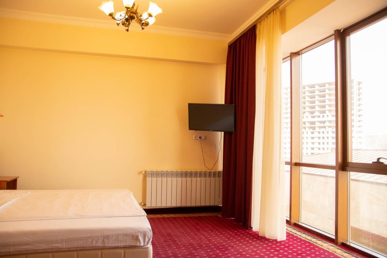 Olympavan Hotel Jerevan Eksteriør bilde