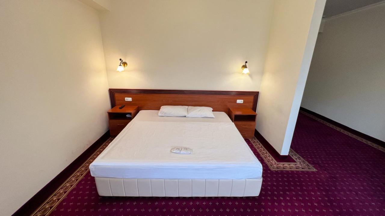 Olympavan Hotel Jerevan Eksteriør bilde