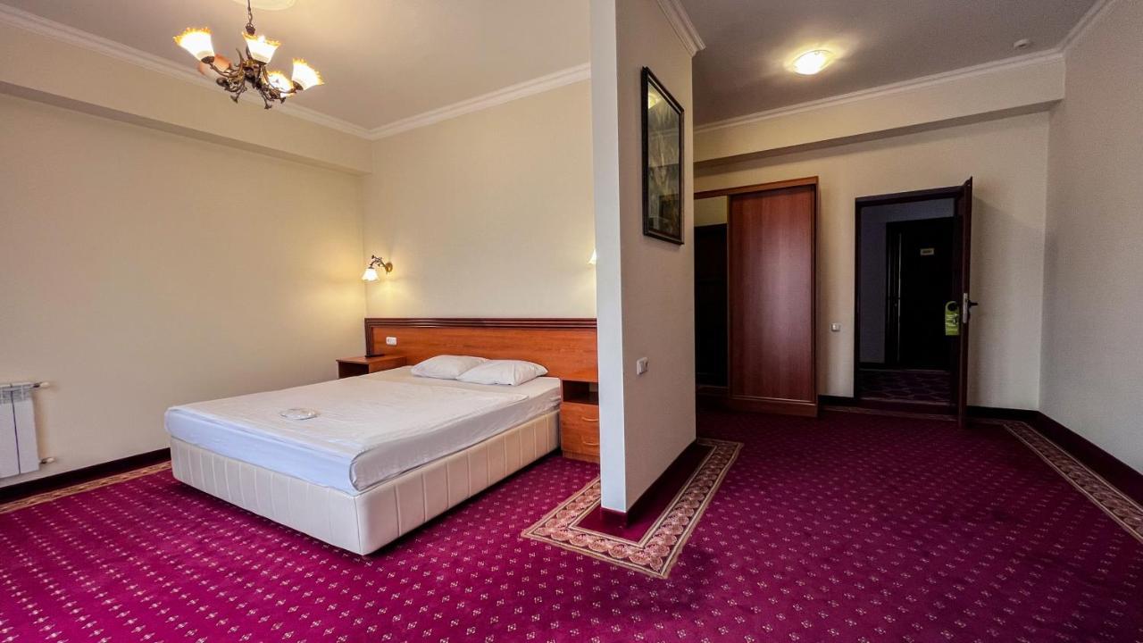 Olympavan Hotel Jerevan Eksteriør bilde