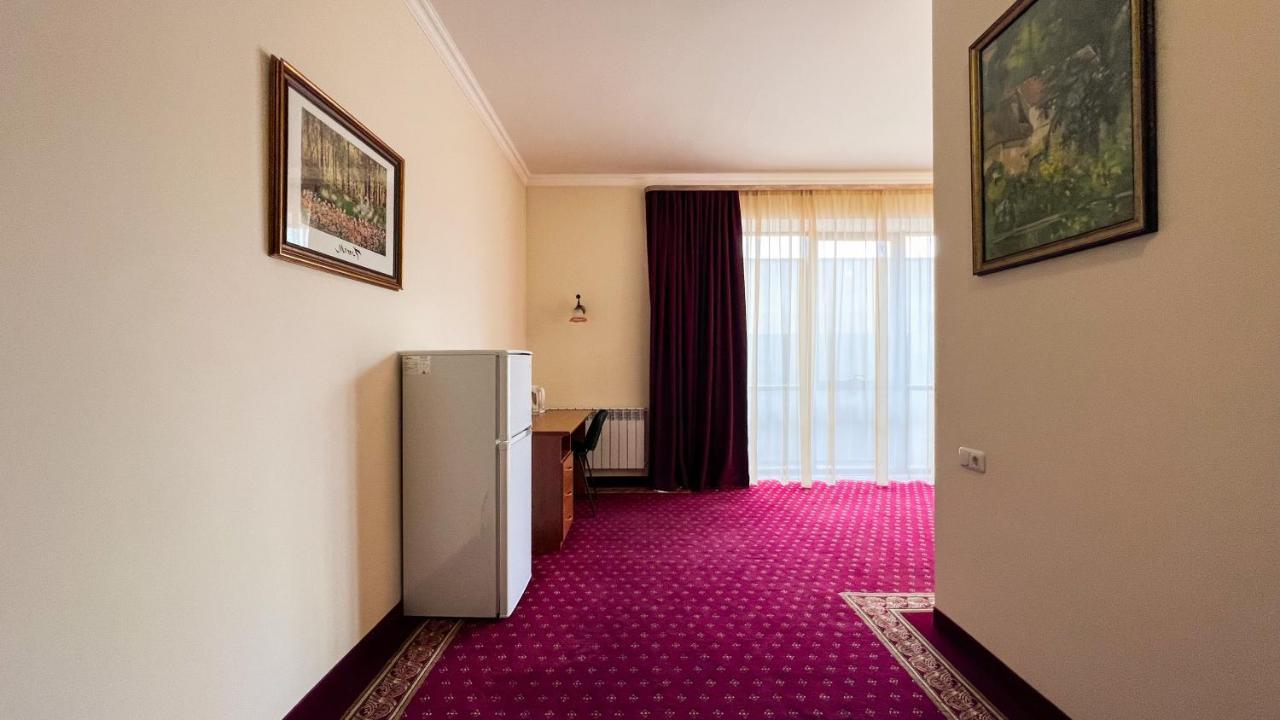 Olympavan Hotel Jerevan Eksteriør bilde
