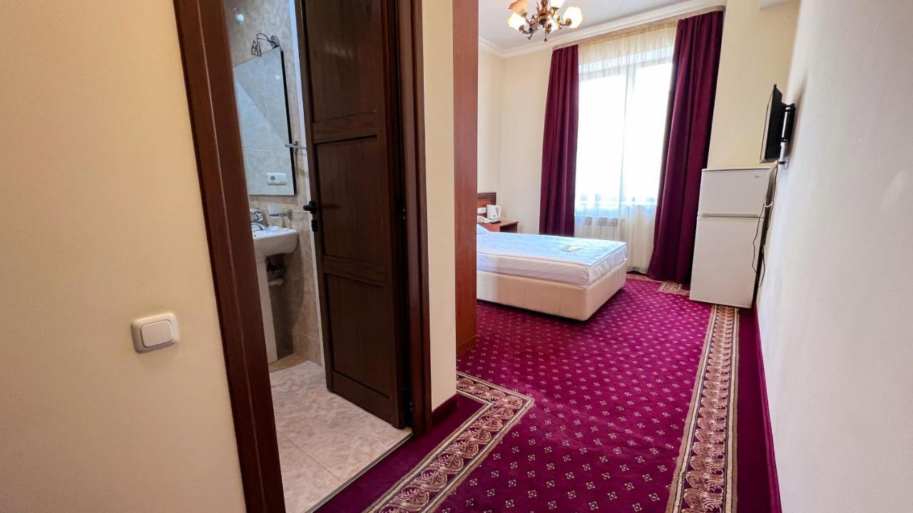 Olympavan Hotel Jerevan Eksteriør bilde