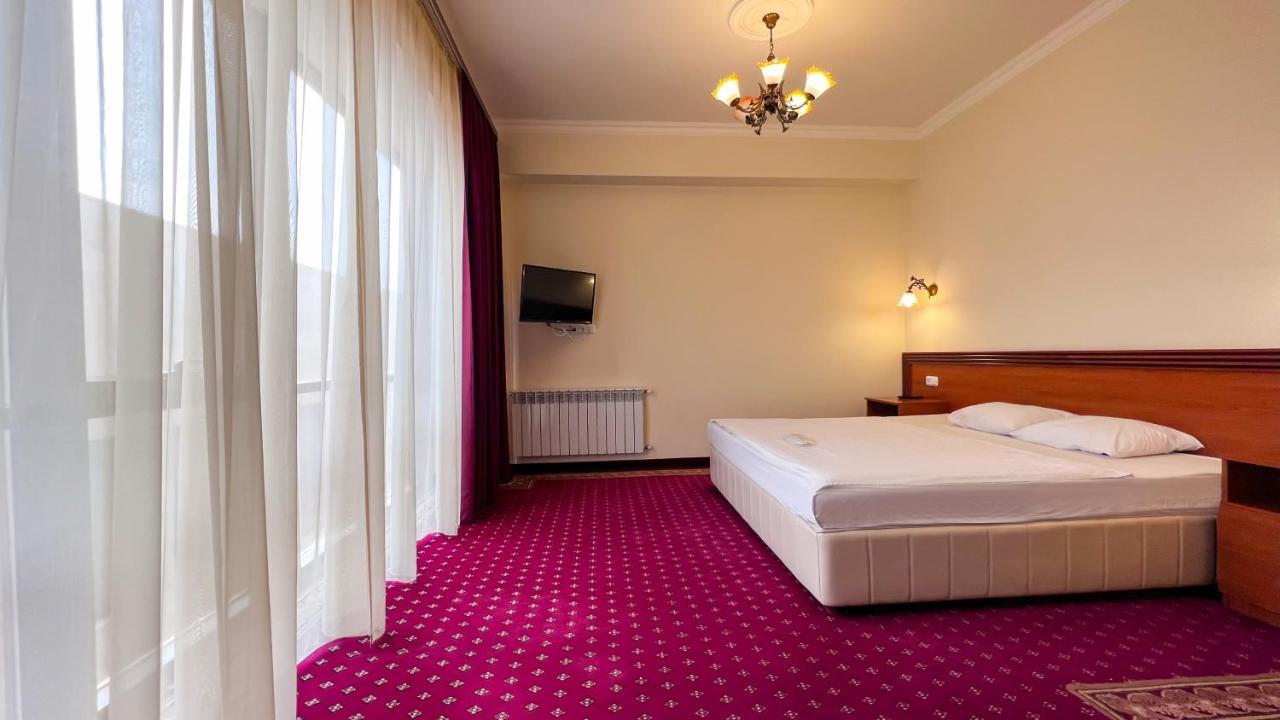 Olympavan Hotel Jerevan Eksteriør bilde