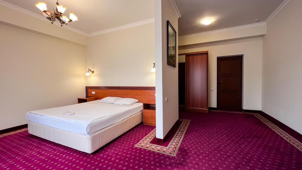 Olympavan Hotel Jerevan Eksteriør bilde